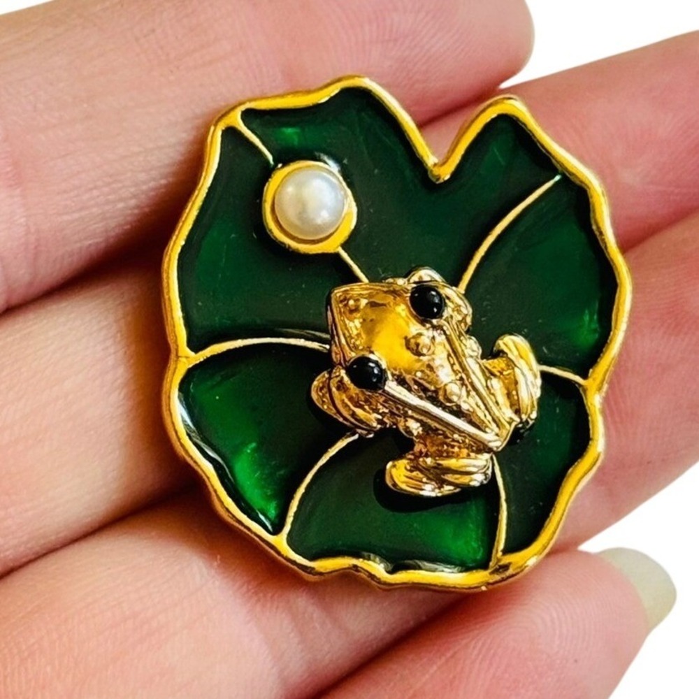 VTG The Lucky Frog with genuine Pearl JJI Pin Brooch figural enamel gold‎ Y2K